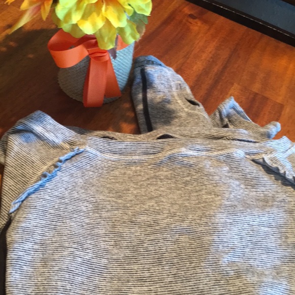 Lululemon ruffle detail shirt - Picture 5 of 7